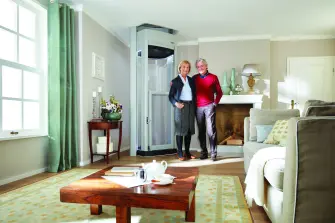  Et eldre par foran Stiltz Duo+